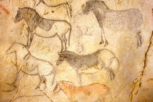 Représentation de petits chevaux, dont des pies, de l’ère Magdalénienne provenant de la grotte d’Ekain (Pays-Basque Sud)